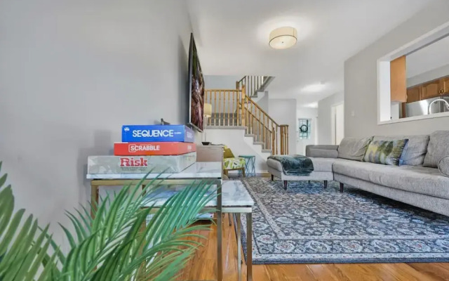 Spacious Whitby Haven 3BR Home Parking