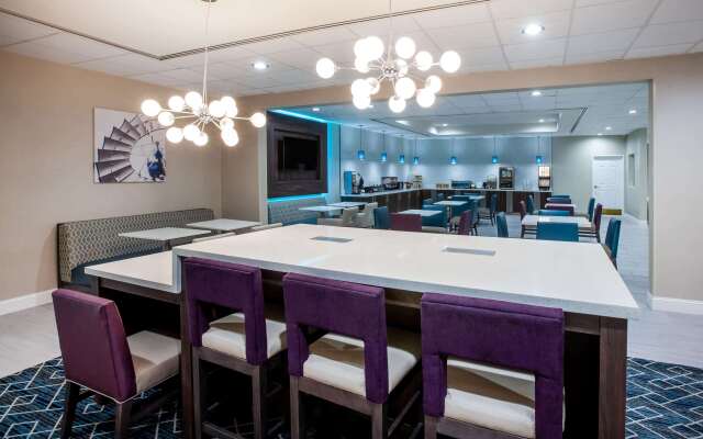 La Quinta Inn & Suites by Wyndham Lubbock North