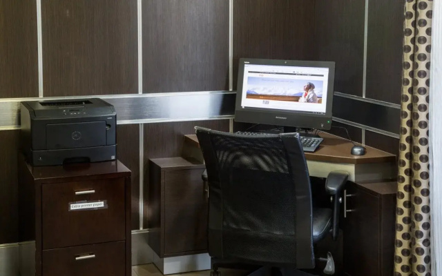 Holiday Inn Express Hotel & Suites Oxford by IHG