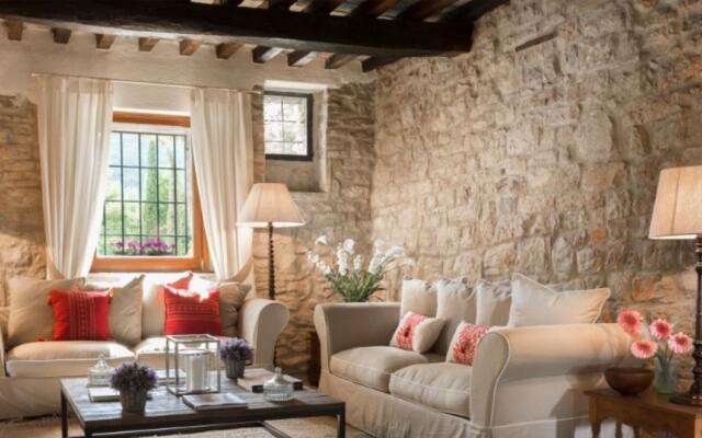 Luxury Villa Inside a big Estate Airco Heated Pool-villa Savino