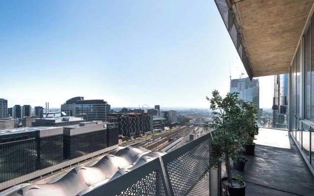 Perfect 4-bed Penthouse w/ Parking, Pool and Gym