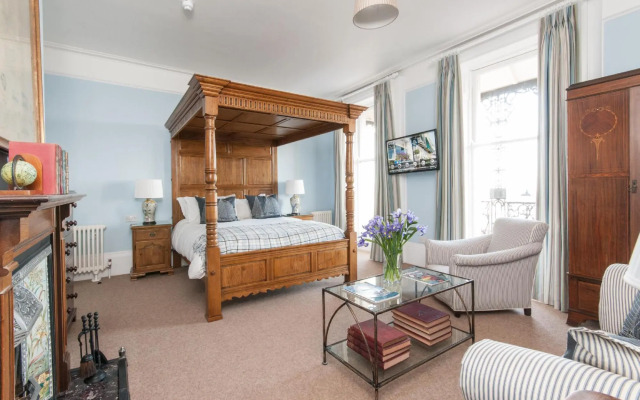 Royal Harbour Hotel
