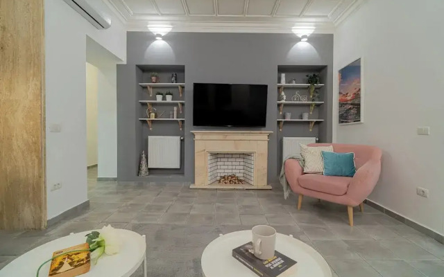 Central 4BR Flat - 2 Units Combined with Balconies, Near Cismigiu, 2 Kitchens & 2 Baths