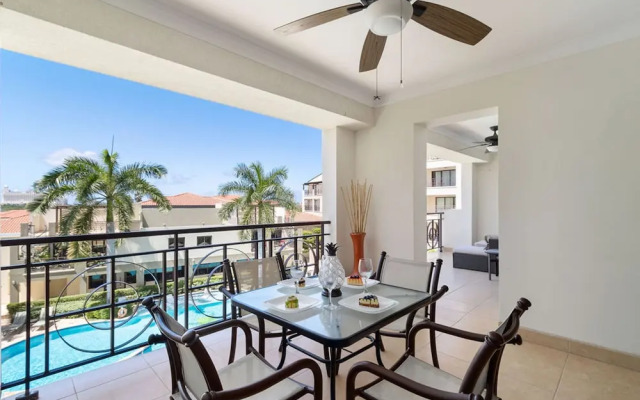 Beautiful 2BR Condo w Large Balcony in Palm Beach