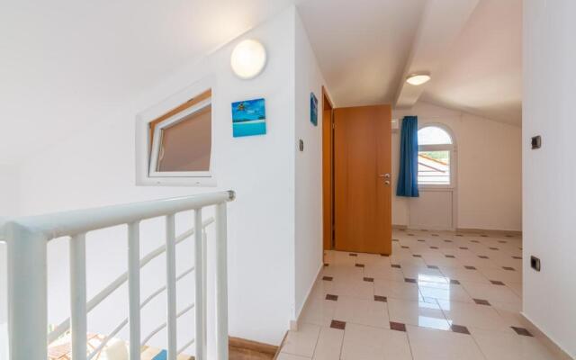 Apartment Lovorka 5