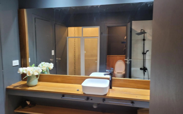 al pie de las sierras en villa del lago