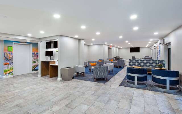 La Quinta Inn & Suites by Wyndham Nashville Airport