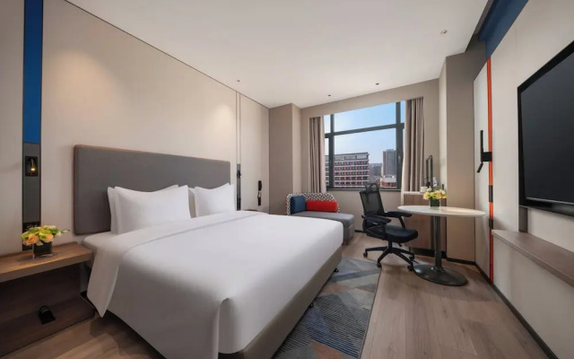 Holiday Inn Express Qingdao City Balcony by IHG