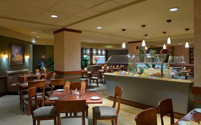Crowne Plaza Tulsa - Southern Hills