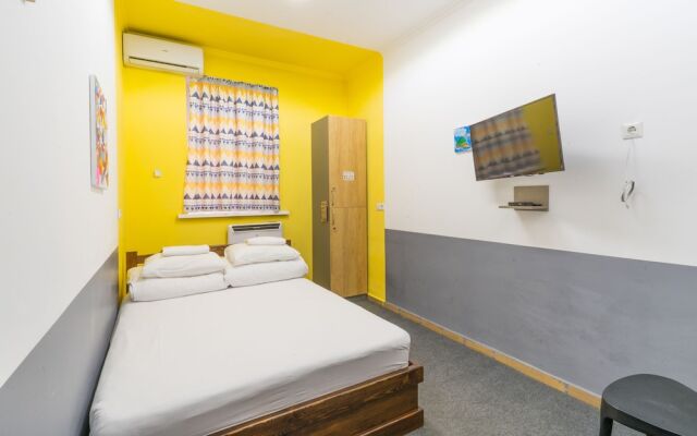 ololoFreelander work and travel Hostel