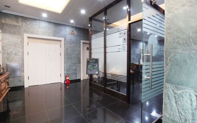 Noblesse Hotel