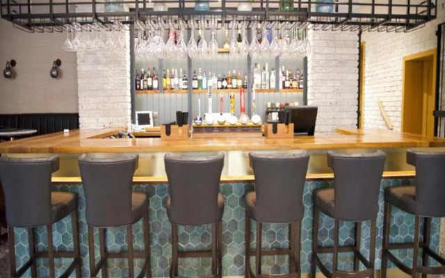 Отель Great Hallingbury Manor