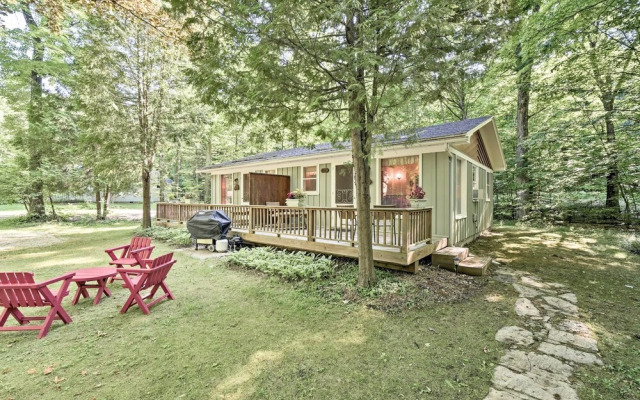 'pine Cottage' Duplex w/ Deck: Walk to State Park!