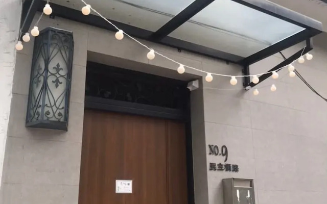 8door Guesthouse