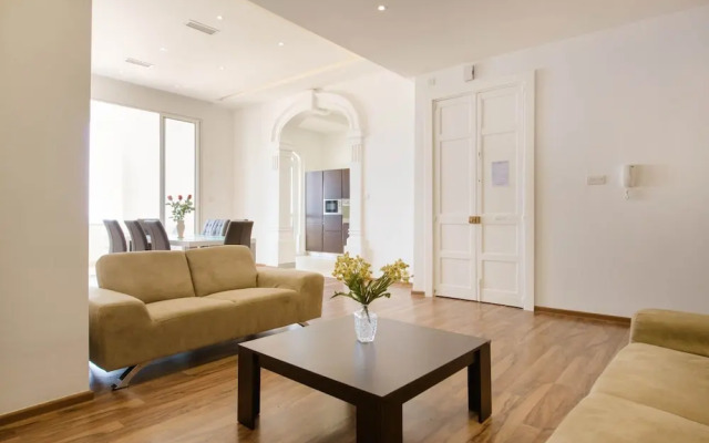 Charming Seafront Apartment, Perfect for Families