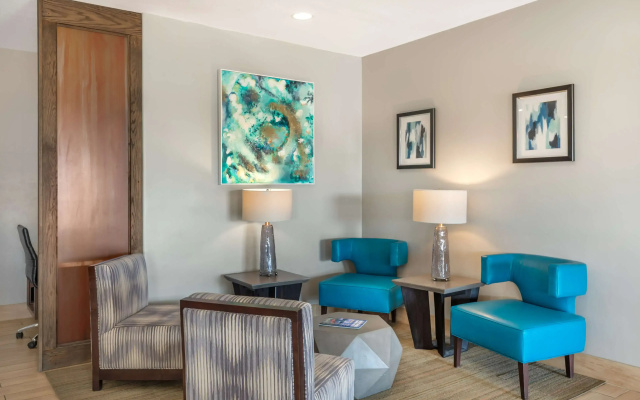 Best Western Club House Inn & Suites