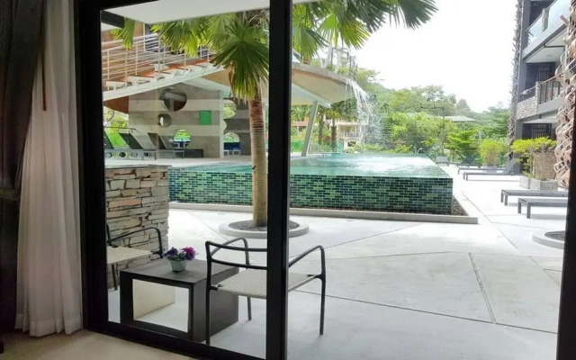 Pool Front Sexy Studio Fully Furnished Apartment