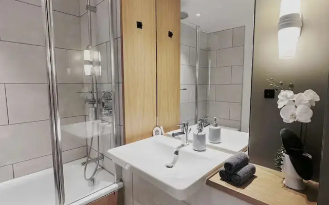 London Apartment Oasis - Close to City Center