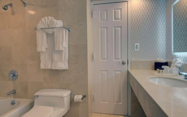 The Roslyn, Tapestry Collection by Hilton