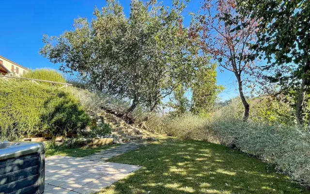 Pleasant Holiday Home With Whirlpool