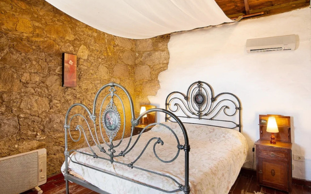 House Sleeps6-parking-garden-pool in Summer-pet