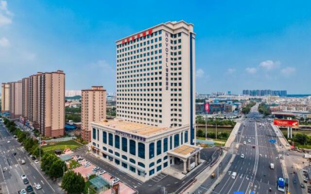 Novotel Jinniu Hotel