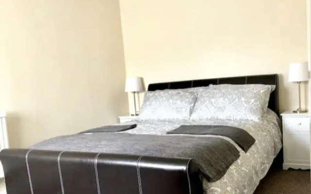 Ac Lounge 115 1-bed Apartment in Rochford