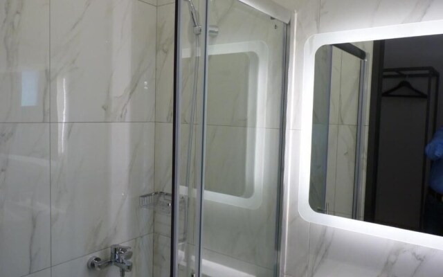 Comfort Suites and Rooms