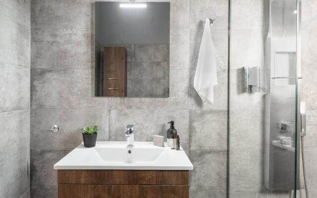 Bright, Modern Retreat Near Acropolis in Koukaki
