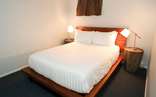 Duffin Cove Oceanfront Lodging