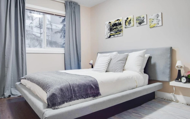 Gorgeous 2Br Condo w Parking Patio Coffee