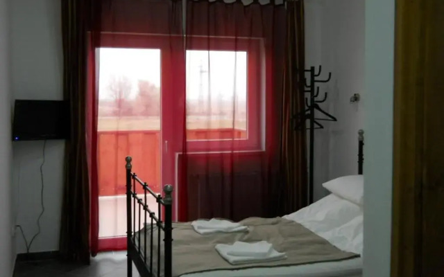 M0 Motel Taksony