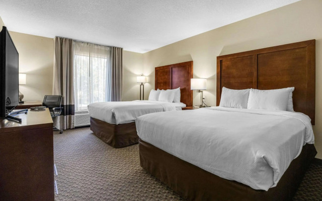 Comfort Inn & Suites Logan Near University