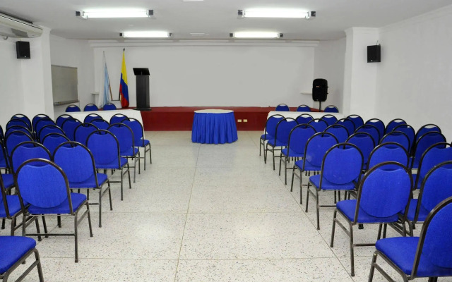 Отель Axis Inn by GEH Suites