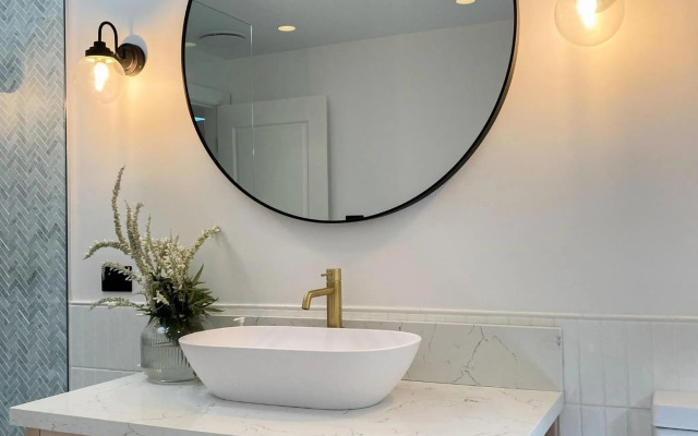 KEVALIER PARK Berry 4pm check out Sundays