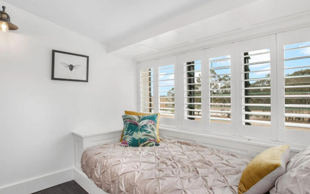 Block Eight 5 Gum Trees Luxe Villa