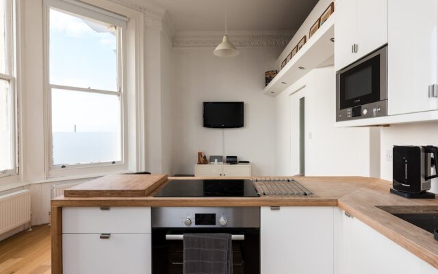 1 Bedroom Seafront Flat in Hove