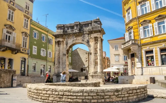 Pool Apartment Suzi 4