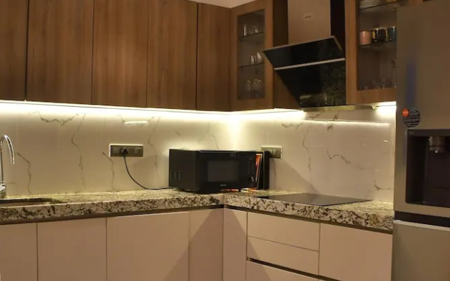 Luxuryhouse-3br-free Car & Driver-balcony-wifi