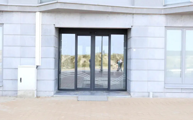 Coastal Comfort With Garage