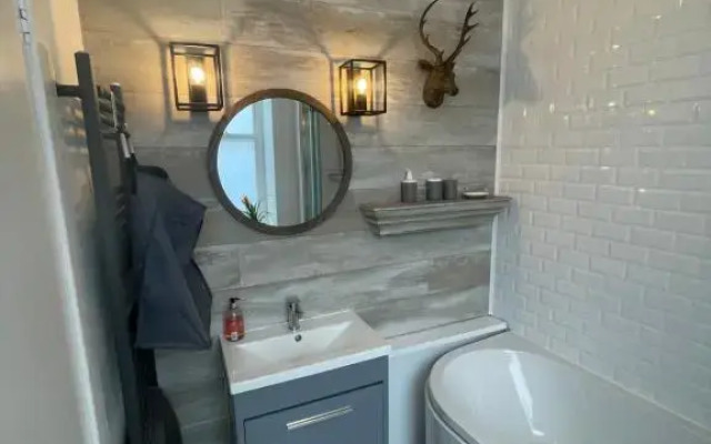 Alpine Apartments - 2