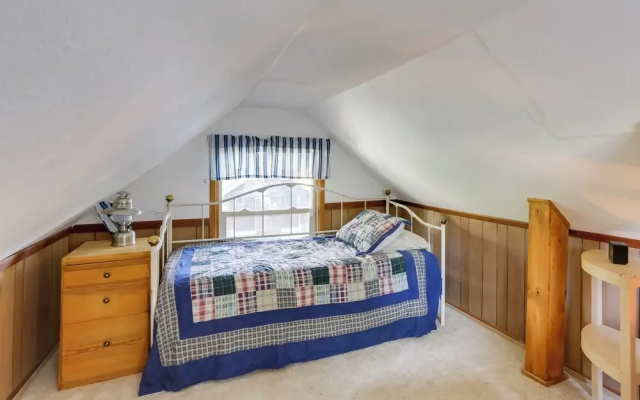 Crestline Cabin: Close to Lake Arrowhead & Skiing