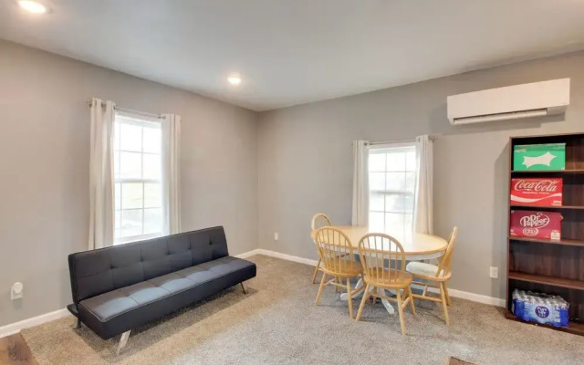 Cozy Missouri Escape w/ Balcony, Near Colleges!