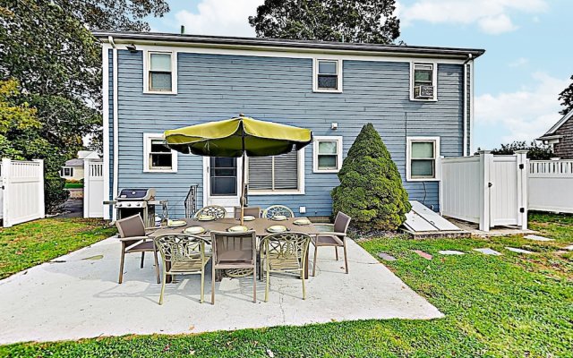 Walkable Falmouth Hts Beach Home by RedAwning