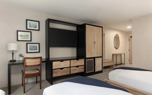 The Wave at Marblehead