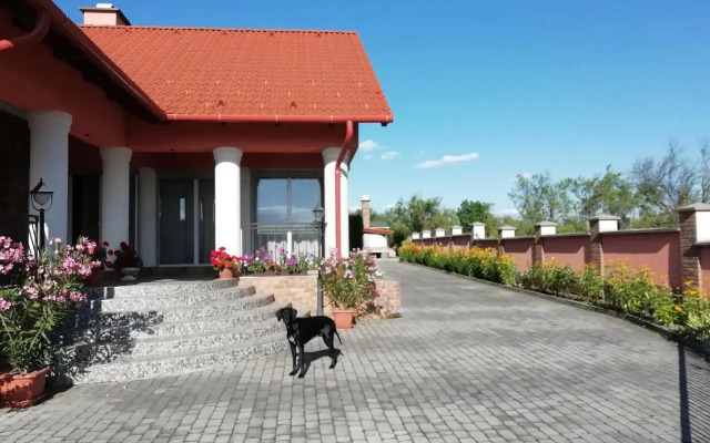 Villa Piros