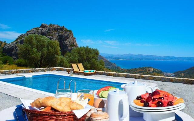 Evgoro Luxury Suites