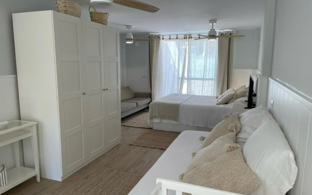 Chalet a estrenar - Playa Oliva Nova. Piscina & Padel