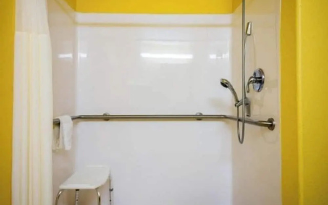 Franklin Inn & Suites