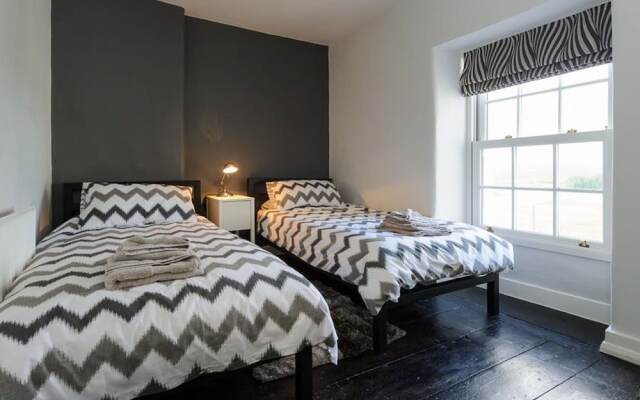 Beautiful Mansion in Botwnnog With a Private Garden